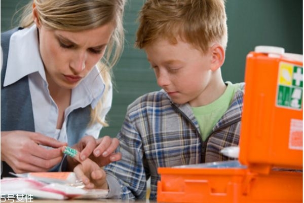 保鮮膜包扎傷口會好的更快 保鮮膜包扎傷口會好的更快