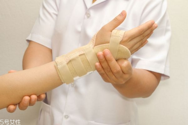 保鮮膜包扎傷口會好的更快 保鮮膜包扎傷口會好的更快