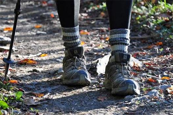 越野跑鞋和登山鞋區(qū)別 保護性不同 越野跑鞋和登山鞋區(qū)別 保護性不同