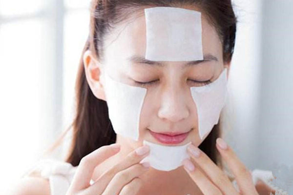 爽膚水怎么用最好 爽膚水擦好還是拍好 爽膚水怎么用最好 爽膚水擦好還是拍好