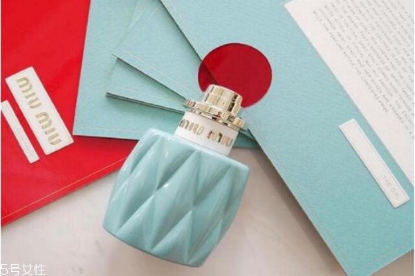 秋冬季香水推薦 擁有雪一樣味道的香水 秋冬季香水推薦 擁有雪一樣味道的香水