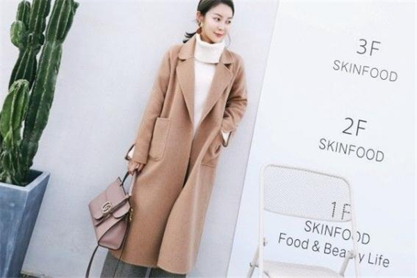 小個(gè)子女生怎么選大衣 三招穿出大長腿