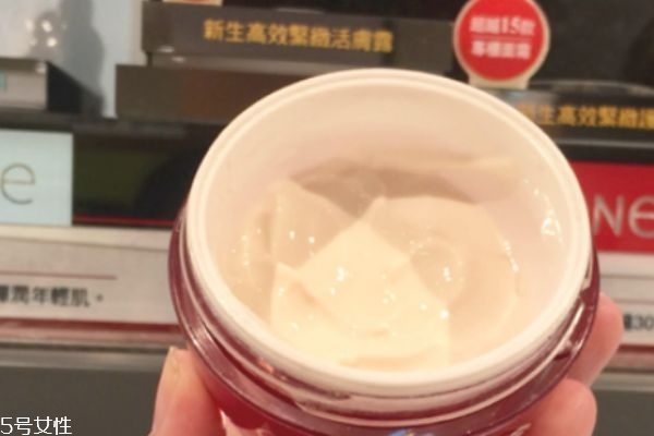 olay大紅瓶和空氣霜區(qū)別 按照膚質(zhì)選擇 olay大紅瓶和空氣霜區(qū)別 按照膚質(zhì)選擇