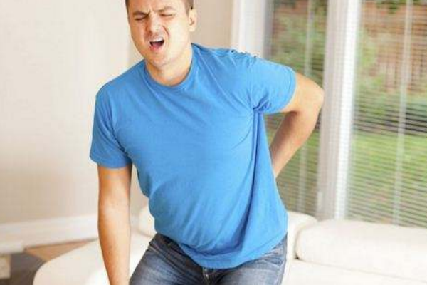 解決肩硬腰痛、水腫失眠的睡前柔軟操