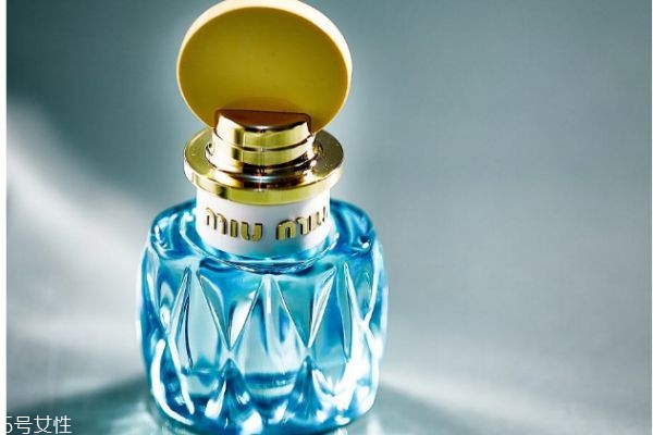 淡香水和香水的區(qū)別 淡香水和淡香精的區(qū)別 淡香水和香水的區(qū)別 淡香水和淡香精的區(qū)別