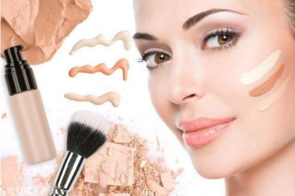氣墊和粉底液有什么區(qū)別 粉底液和氣墊哪個更好用 氣墊和粉底液有什么區(qū)別 粉底液和氣墊哪個更好用