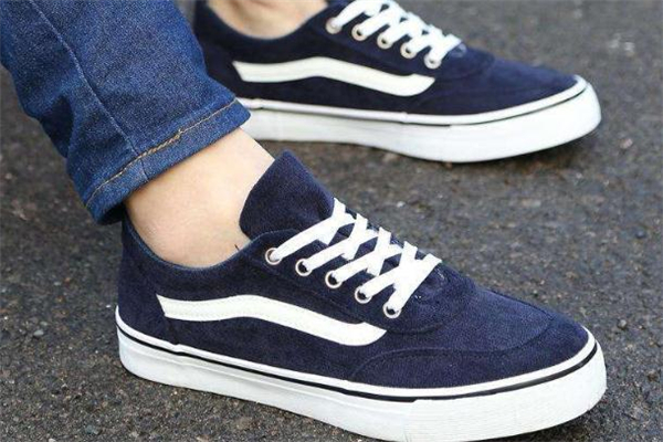 板鞋鞋帶怎么藏到里面 學(xué)會(huì)隱藏系法 板鞋鞋帶怎么藏到里面 學(xué)會(huì)隱藏系法