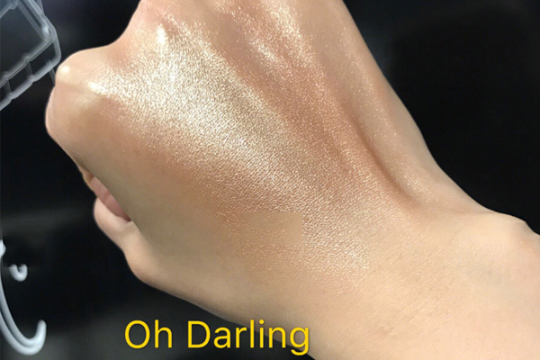 mac圣誕高光全部試色 2個(gè)色號(hào)哪個(gè)更好看 mac圣誕高光全部試色 2個(gè)色號(hào)哪個(gè)更好看