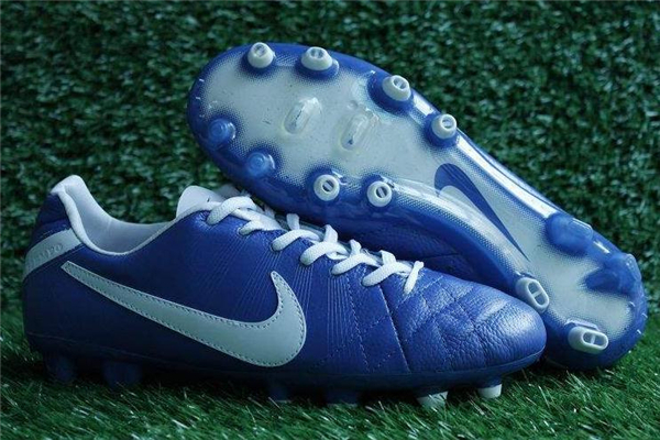 足球鞋ag和fg的區(qū)別 適合場(chǎng)地不同