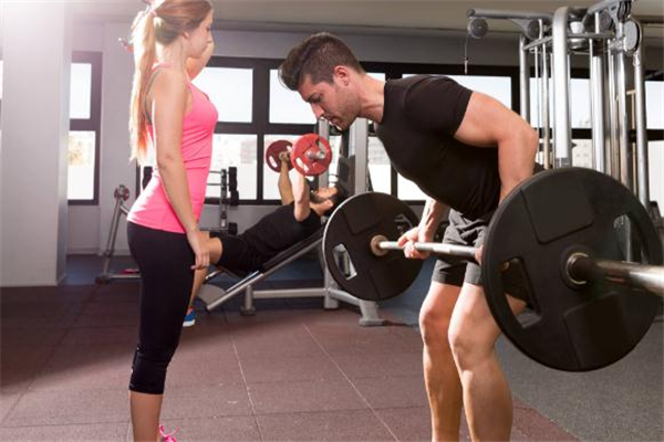 杠鈴深蹲多少重量合適 看個(gè)人訓(xùn)練計(jì)劃 杠鈴深蹲多少重量合適 看個(gè)人訓(xùn)練計(jì)劃