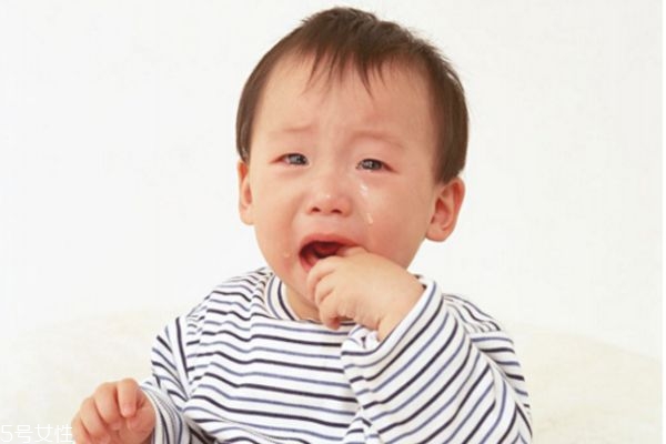 寶寶誤吞異物會有什么癥狀 寶寶吞了異物怎么辦