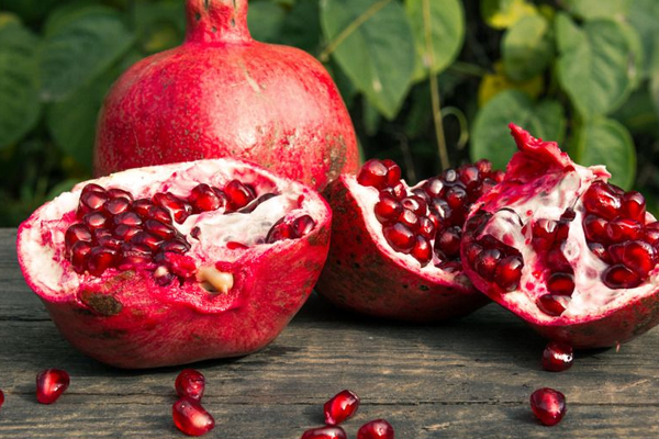 石榴紅口紅適合啥膚色 黃皮擦了顯白不突兀 石榴紅口紅適合啥膚色 黃皮擦了顯白不突兀