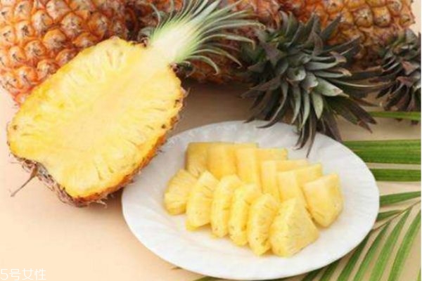 菠蘿適合什么人吃 菠蘿怎么吃防過敏 菠蘿適合什么人吃 菠蘿怎么吃防過敏