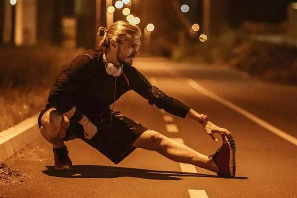 晚上適合做什么運動 有氧運動更好 晚上適合做什么運動 有氧運動更好