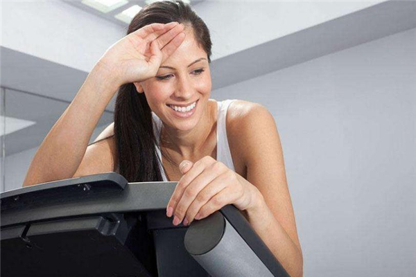 跑步機(jī)上慢走能減肥嗎 沒(méi)什么效果 跑步機(jī)上慢走能減肥嗎 沒(méi)什么效果
