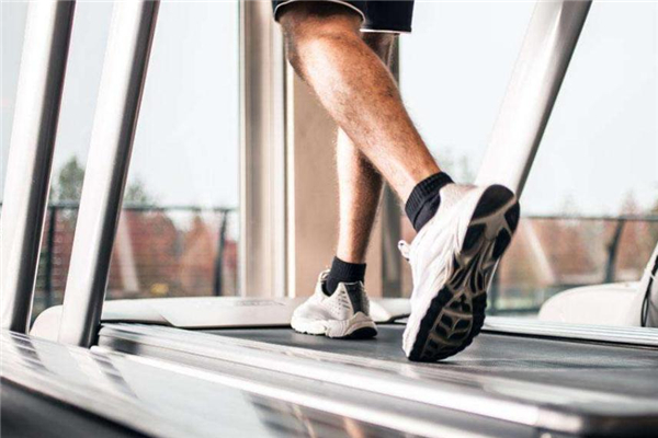 跑步機(jī)上慢走能減肥嗎 沒(méi)什么效果 跑步機(jī)上慢走能減肥嗎 沒(méi)什么效果
