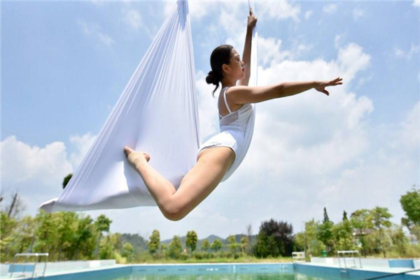 經(jīng)期可以練空中瑜伽嗎 不太建議 經(jīng)期可以練空中瑜伽嗎 不太建議