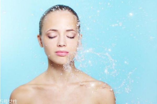 自制皮膚補水小妙招 臉部最簡單的補水方法 自制皮膚補水小妙招 臉部最簡單的補水方法