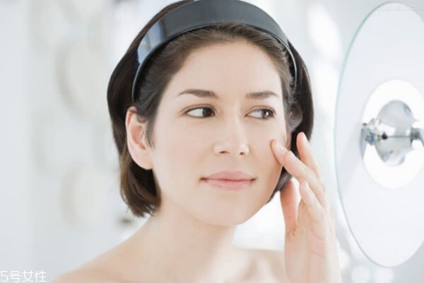 皮膚補(bǔ)水最好的方法 皮膚補(bǔ)水的幾個(gè)小妙招 皮膚補(bǔ)水最好的方法 皮膚補(bǔ)水的幾個(gè)小妙招