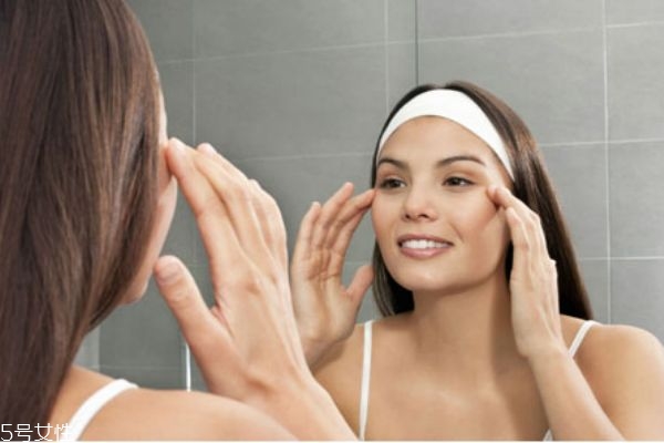 護膚品涂抹方法 這樣讓你的護膚品吸收加倍 護膚品涂抹方法 這樣讓你的護膚品吸收加倍