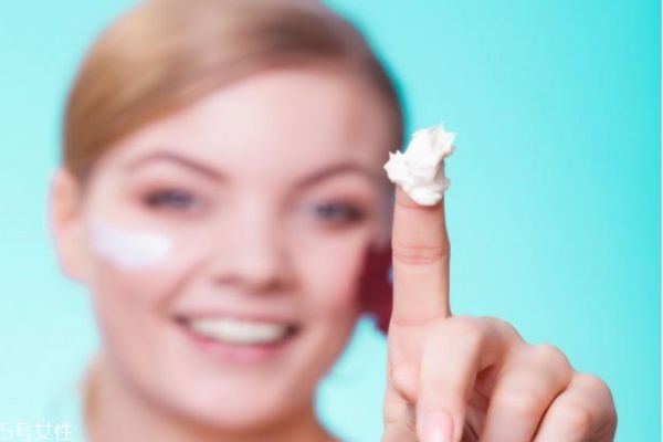 自制皮膚補水小妙招 臉部最簡單的補水方法 自制皮膚補水小妙招 臉部最簡單的補水方法