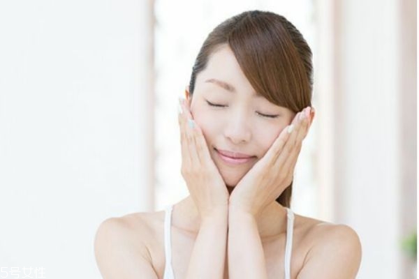 護膚品涂抹方法 這樣讓你的護膚品吸收加倍 護膚品涂抹方法 這樣讓你的護膚品吸收加倍