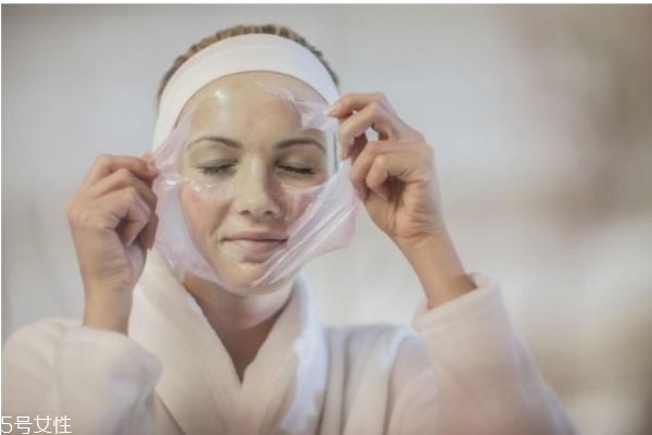 自制皮膚補水小妙招 臉部最簡單的補水方法 自制皮膚補水小妙招 臉部最簡單的補水方法