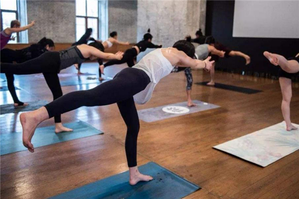 流瑜伽適合初學(xué)者嗎 動作難度不大 流瑜伽適合初學(xué)者嗎 動作難度不大