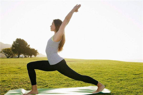 瑜伽服怎么挑選 材質(zhì)彈性都很重要 瑜伽服怎么挑選 材質(zhì)彈性都很重要