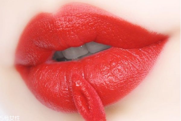美寶蓮啞光唇釉有哪些顏色 美寶蓮啞光唇釉涂法 美寶蓮啞光唇釉有哪些顏色 美寶蓮啞光唇釉涂法