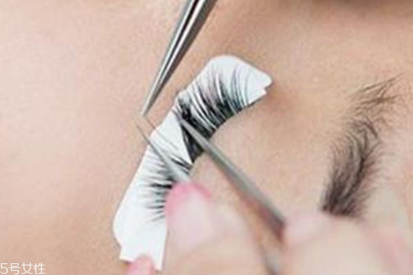 嫁接睫毛怎么保持更長時間 嫁接睫毛的詳細步驟 嫁接睫毛怎么保持更長時間 嫁接睫毛的詳細步驟