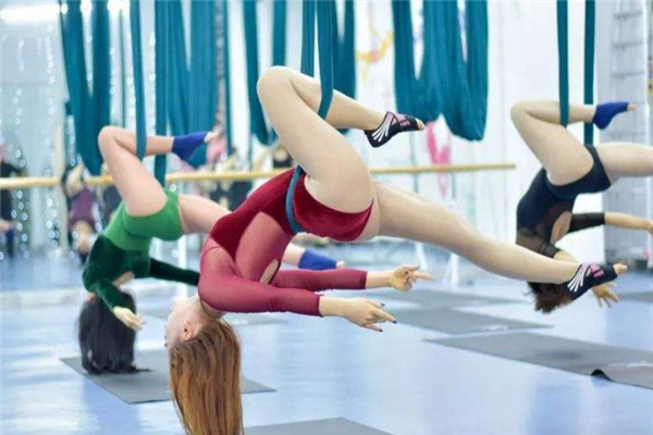 空中瑜伽倒立的好處 改善血液循環(huán) 空中瑜伽倒立的好處 改善血液循環(huán)