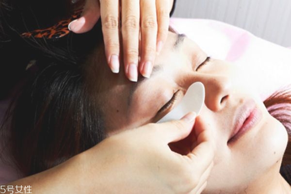 嫁接睫毛怎么保持更長時間 嫁接睫毛的詳細步驟 嫁接睫毛怎么保持更長時間 嫁接睫毛的詳細步驟