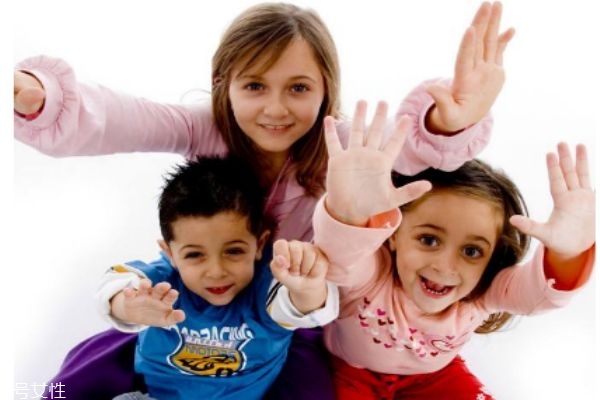 養(yǎng)男寶寶與女寶寶有什么差別 養(yǎng)男寶寶與女寶寶有什么差別