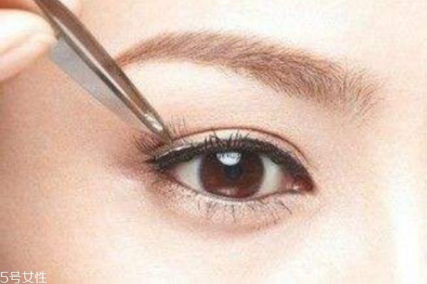 初學(xué)者怎么粘假睫毛 手把手教你貼 初學(xué)者怎么粘假睫毛 手把手教你貼