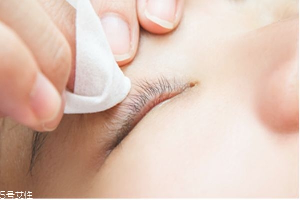 嫁接睫毛怎么保持更長時間 嫁接睫毛的詳細步驟 嫁接睫毛怎么保持更長時間 嫁接睫毛的詳細步驟