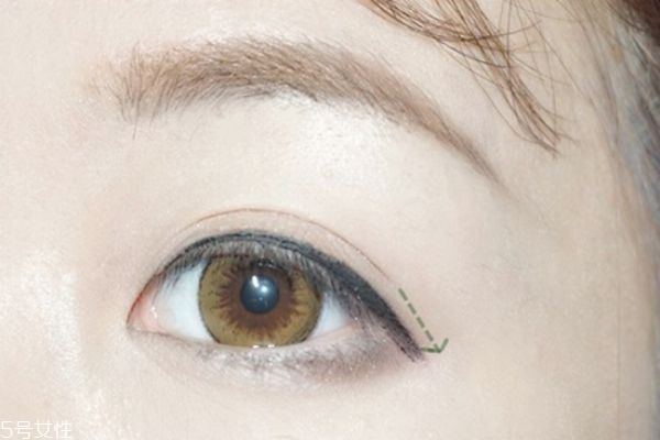 大眼娃娃妝怎么化 韓國(guó)大眼妝畫(huà)法