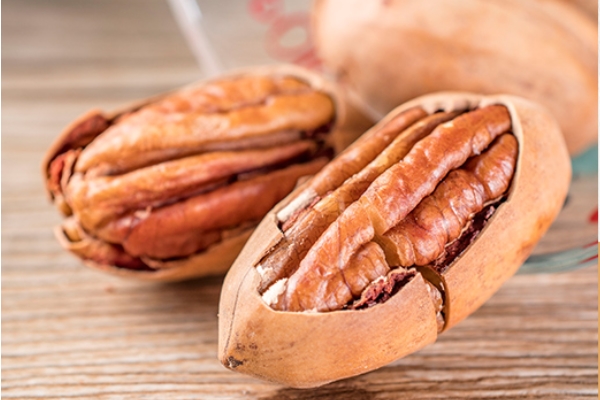 碧根果吃起來很澀 一般是正常的 碧根果吃起來很澀 一般是正常的