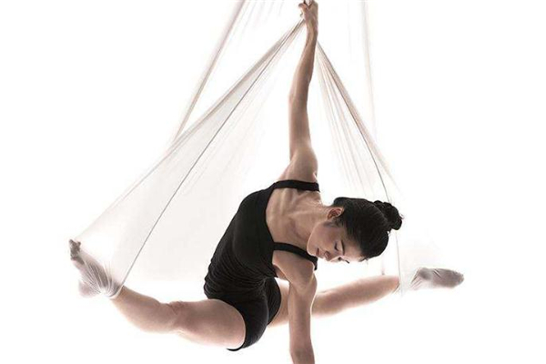 空中瑜伽呼吸方法 腹式呼吸為主 空中瑜伽呼吸方法 腹式呼吸為主