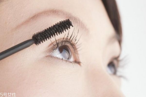 大眼娃娃妝怎么化 韓國(guó)大眼妝畫(huà)法