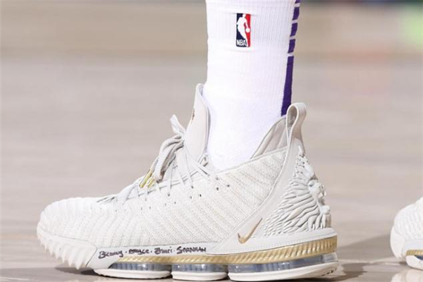 耐克詹姆斯16適合后衛(wèi)嗎 可能踩不開(kāi)氣墊