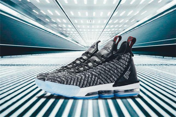 耐克詹姆斯16偏碼嗎 正常碼數(shù)購買即可 耐克詹姆斯16偏碼嗎 正常碼數(shù)購買即可