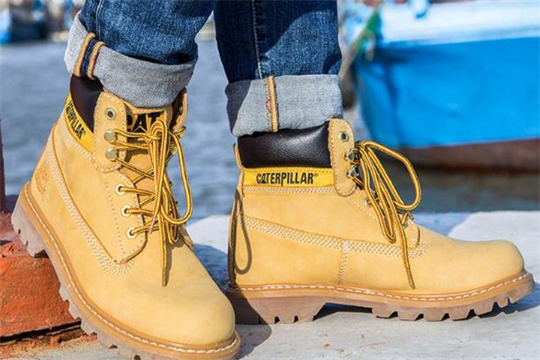 cat大黃靴怎么搭配 工裝風(fēng)進(jìn)行到底 cat大黃靴怎么搭配 工裝風(fēng)進(jìn)行到底