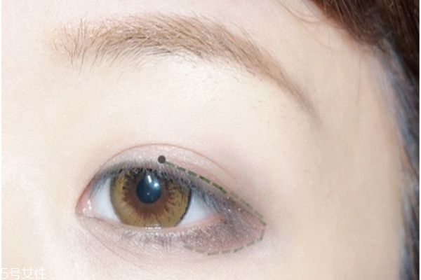 大眼娃娃妝怎么化 韓國(guó)大眼妝畫(huà)法