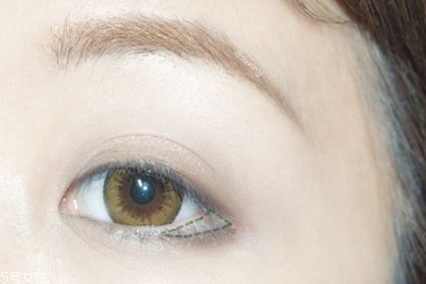 大眼娃娃妝怎么化 韓國(guó)大眼妝畫(huà)法