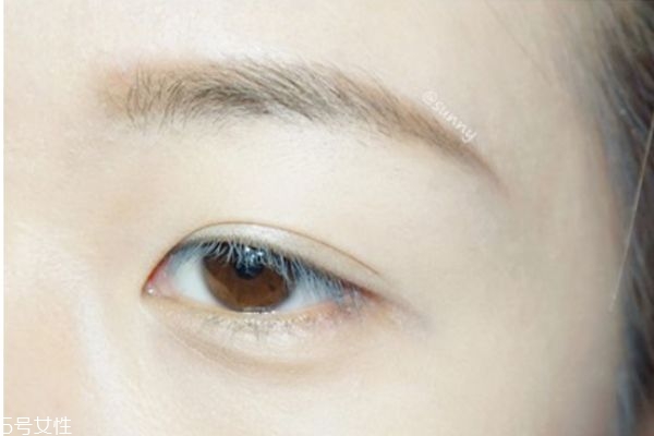 大眼娃娃妝怎么化 韓國(guó)大眼妝畫(huà)法
