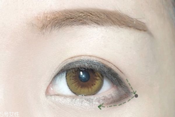 大眼娃娃妝怎么化 韓國(guó)大眼妝畫(huà)法