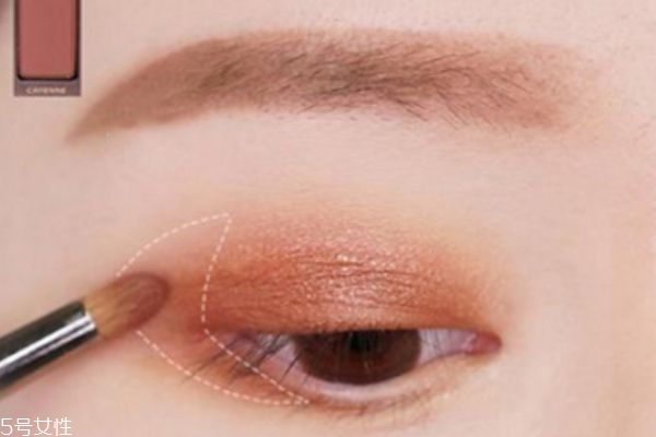 橘棕色眼影怎么畫 金棕色眼影畫法 橘棕色眼影怎么畫 金棕色眼影畫法