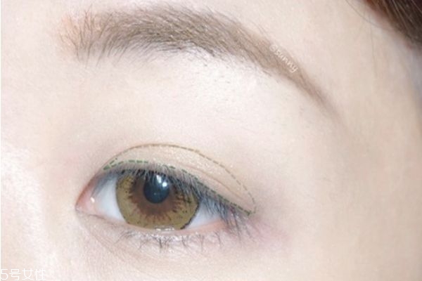 大眼娃娃妝怎么化 韓國(guó)大眼妝畫(huà)法