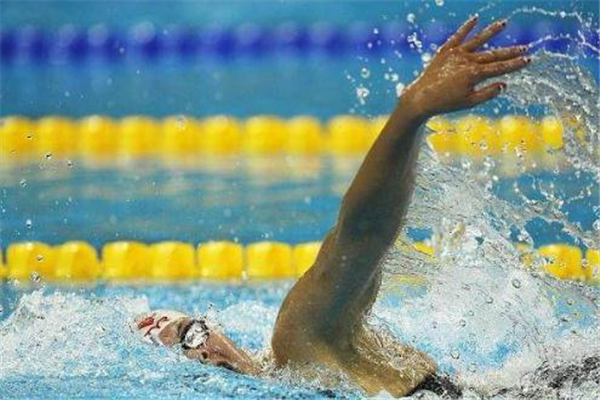 自由泳會使肩膀變寬嗎 有這個可能 自由泳會使肩膀變寬嗎 有這個可能